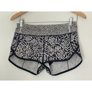 Lululemon Printed Athletic Shorts Black White Floral Geometric Women Size 4 H17